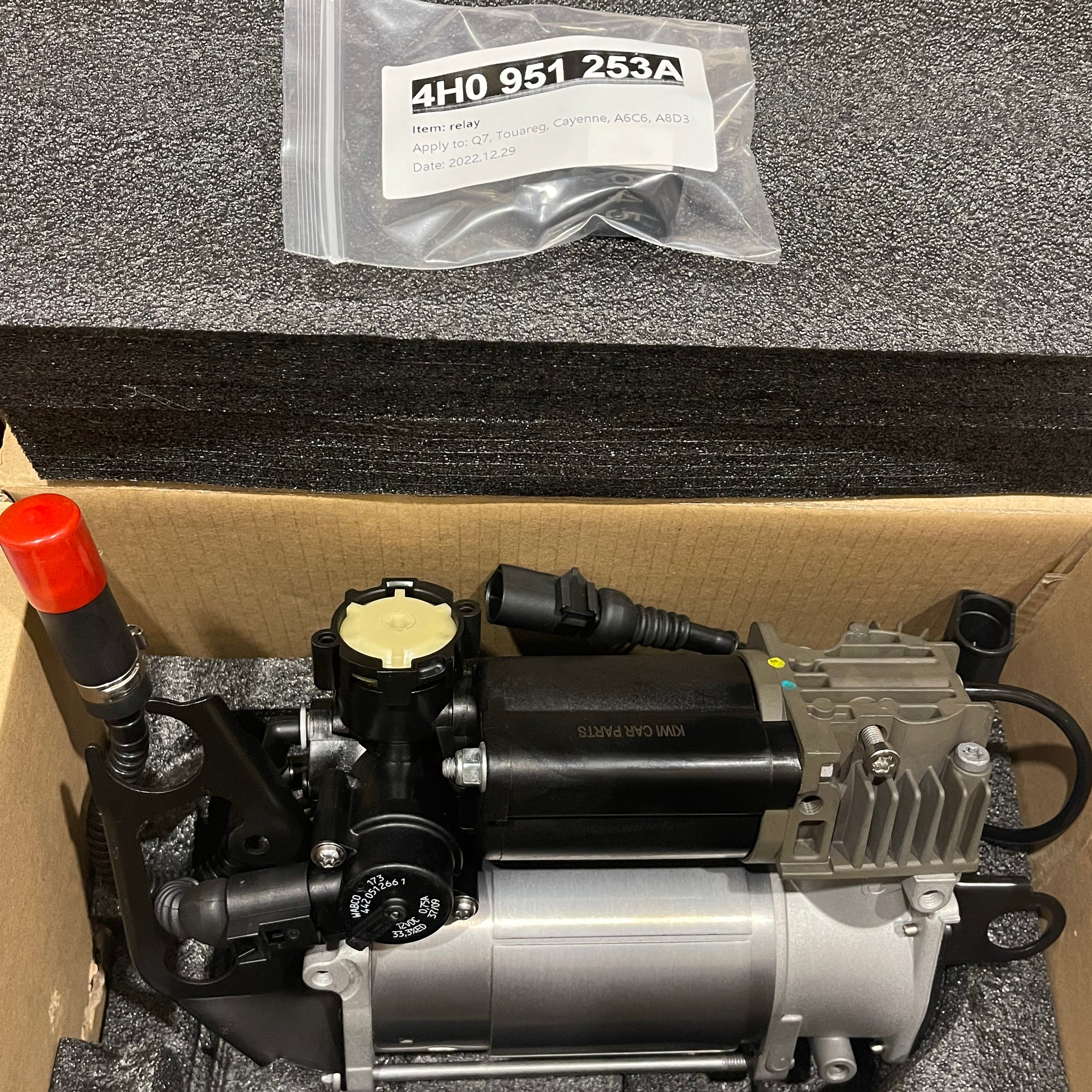 Suspension Air Compressor For AUDI Q7 4L 4L0698007B 4L0698007 B Air Pump 4L0 698 007 A B C
Relay 4H0951253A 4H0951253 A 4H0 951 253 A
7L8616007F 7L8616007 F